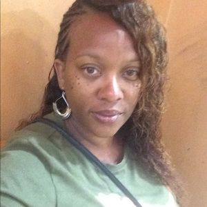 Meet your Posher, Ebony